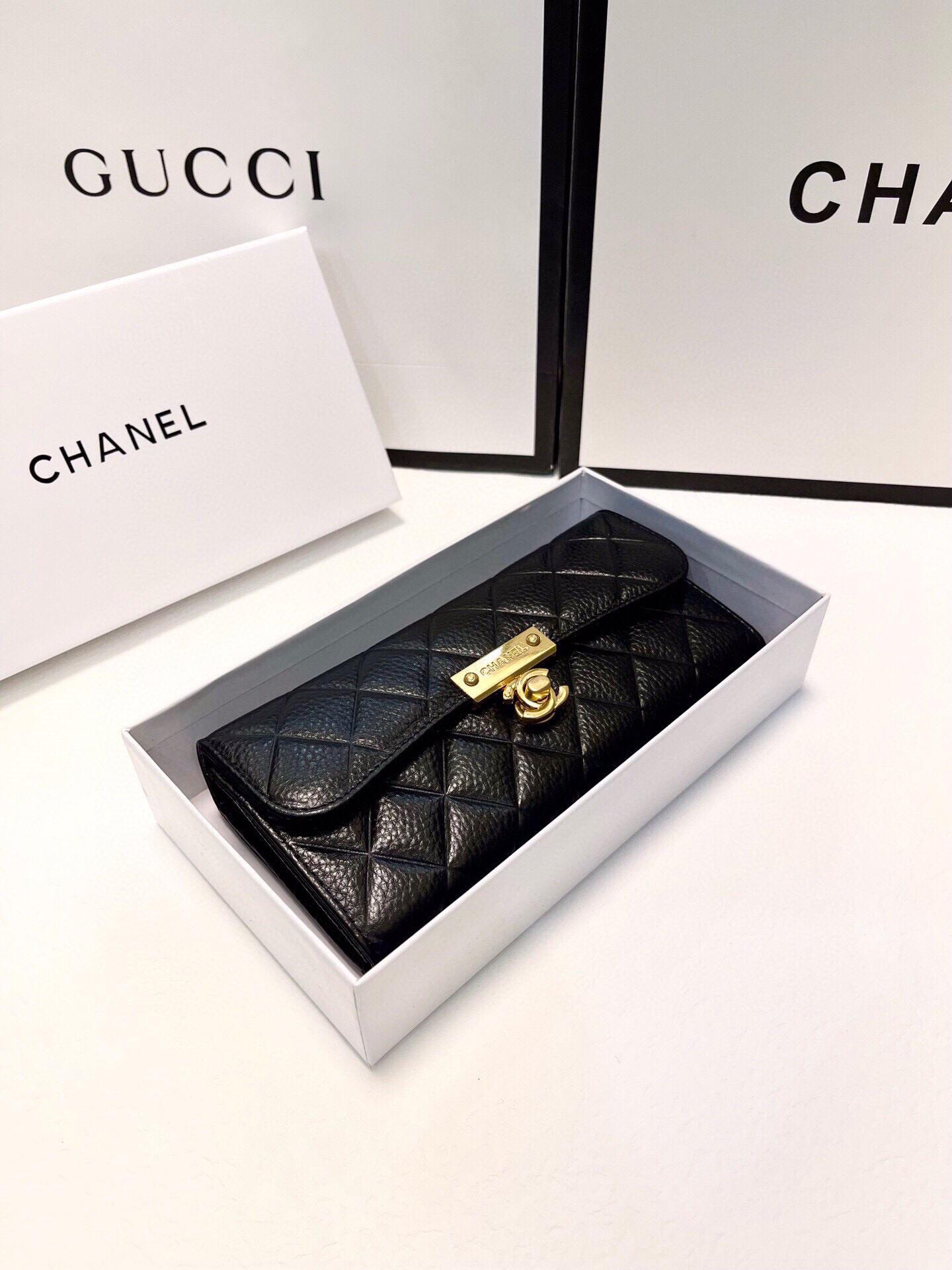 安心国内発送【CHANEL】キラキラCCロゴが可愛い★長め丈キャミ 